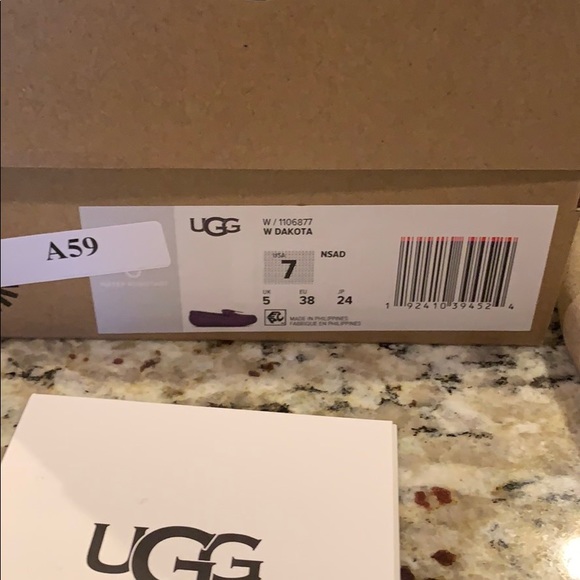 UGG Dakota Authentic New in the box - Picture 4 of 5